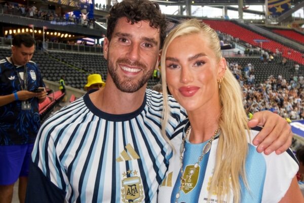 Kelci-Rose Bowers, la novia de Marcos Senesi, emocionó a los argentino...