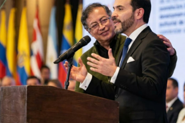 Petro respalda aumento de Colombia Mayor anunciado por De la Espriella...